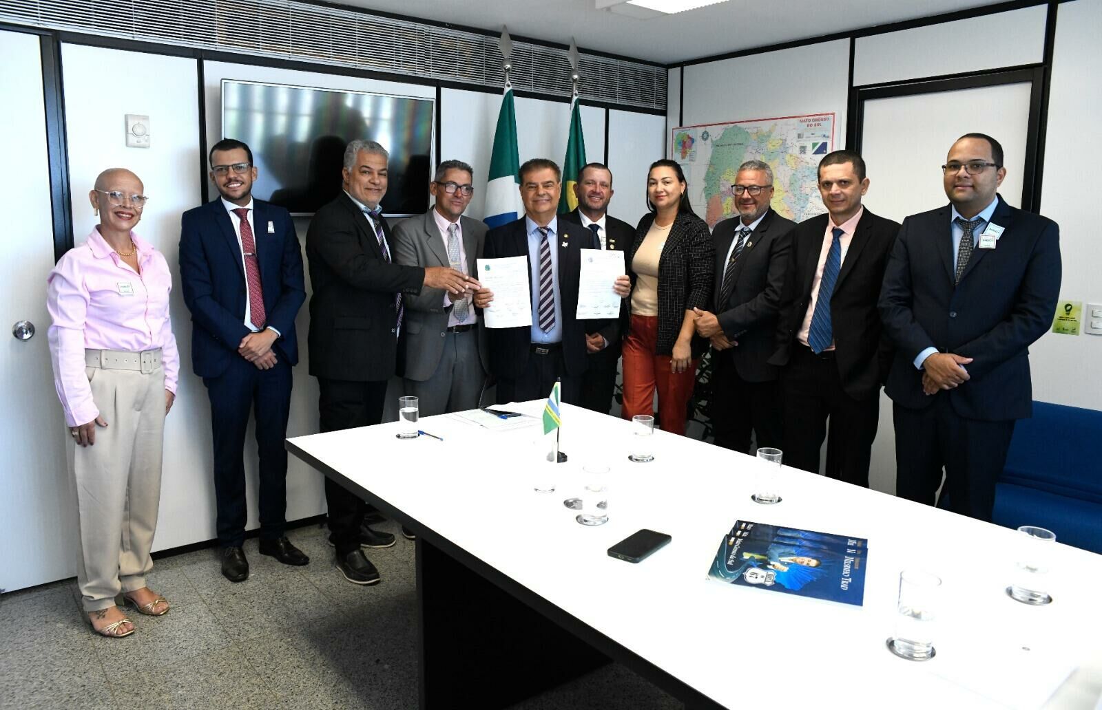 Imagem de compartilhamento para o artigo Em Brasília, vereadores de Figueirão solicitam sede de vigilâncias e retroescavadeira ao senador Nelsinho Trad da MS Todo dia